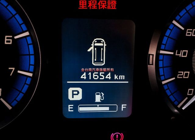 一手車 只跑4萬 里程保證 全車原板件 ABS 雙安 附全額發票 可全貸 事業打拼好幫手!  第11張相片