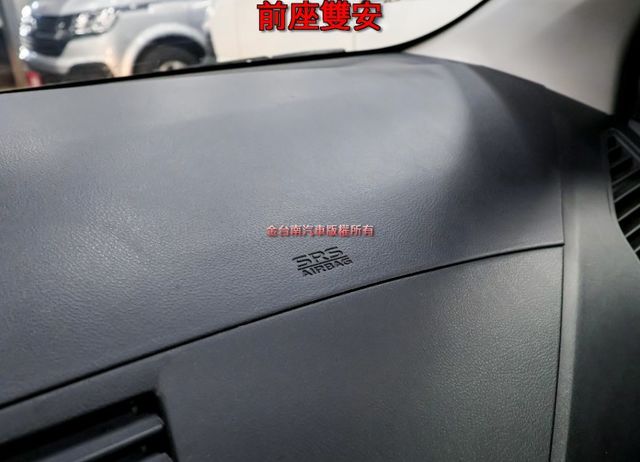 一手車 只跑4萬 里程保證 全車原板件 ABS 雙安 附全額發票 可全貸 事業打拼好幫手!  第13張相片