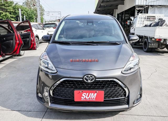 七人座 22年式 21/12領 一手車 只跑5.9萬 AEB 車道偏離 衛星導航 車載系統 恆溫 iKEY 電瓶剛換新  第4張相片
