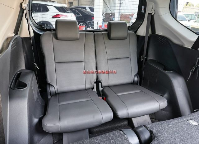 七人座 22年式 21/12領 一手車 只跑5.9萬 AEB 車道偏離 衛星導航 車載系統 恆溫 iKEY 電瓶剛換新  第8張相片