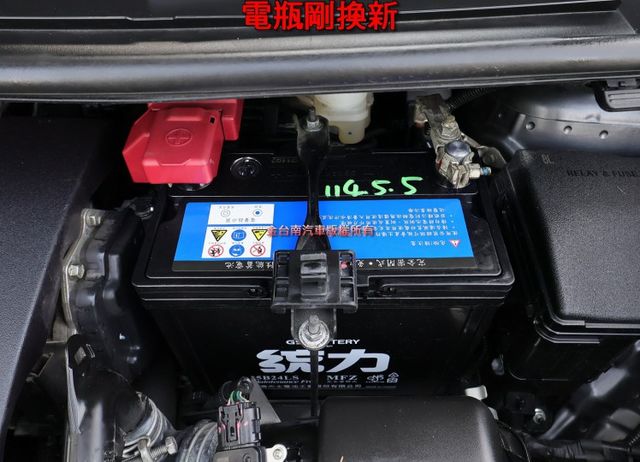 七人座 22年式 21/12領 一手車 只跑5.9萬 AEB 車道偏離 衛星導航 車載系統 恆溫 iKEY 電瓶剛換新  第20張相片