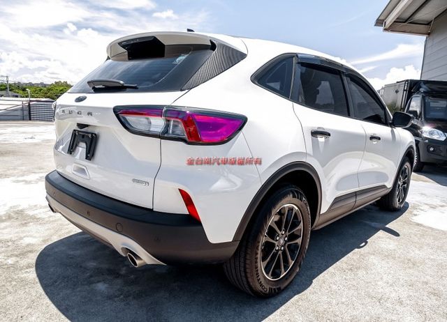 LV2超質型 只跑1.5萬 原廠保養 全車原板件 電動椅 ACC AEB 車道維持 雙區恆溫 車載系統 可全貸!  第2張相片