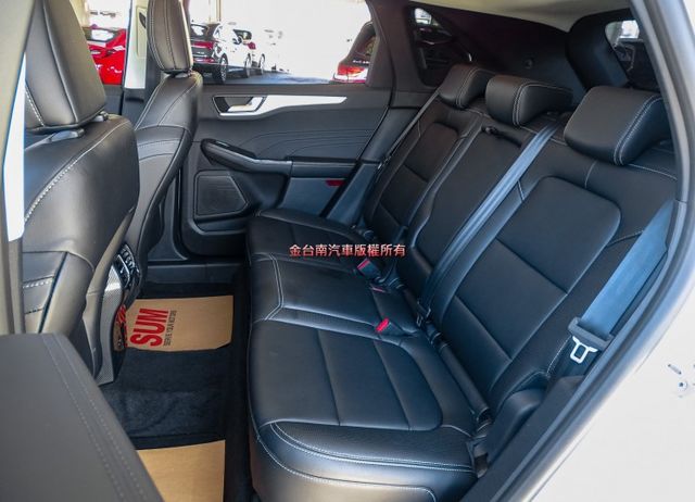 LV2超質型 只跑1.5萬 原廠保養 全車原板件 電動椅 ACC AEB 車道維持 雙區恆溫 車載系統 可全貸!  第9張相片