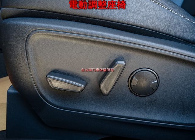 LV2超質型 只跑1.5萬 原廠保養 全車原板件 電動椅 ACC AEB 車道維持 雙區恆溫 車載系統 可全貸!  第10張相片