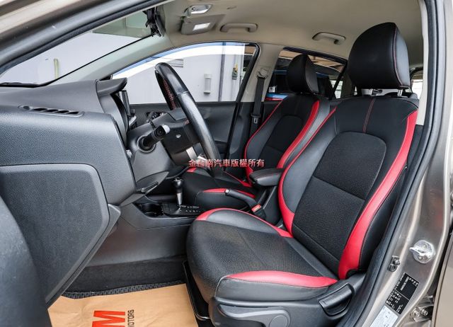 原裝進口 GT-LINE頂級版 一手只跑5.3萬 AEB 空力套件 16吋鋁圈 恆溫 iKEY 可全貸 不用殺價就便宜!  第10張相片