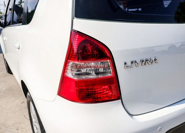 只跑11.8萬 全車原鈑件 恆溫 雙安 電動後視鏡 里程保證 代步通勤最佳選擇!  第7張相片