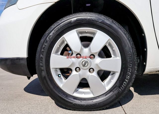 只跑11.8萬 全車原鈑件 恆溫 雙安 電動後視鏡 里程保證 代步通勤最佳選擇!  第9張相片