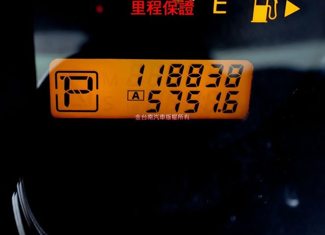 只跑11.8萬 全車原鈑件 恆溫 雙安 電動後視鏡 里程保證 代步通勤最佳選擇!  第15張相片