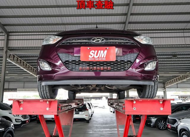 自排旗艦版 一年只跑7千多 四輪全新胎 全車原板件 ABS 雙安 影音系統 NAVI 前後雙雷達 不用殺價就很便宜!  第17張相片