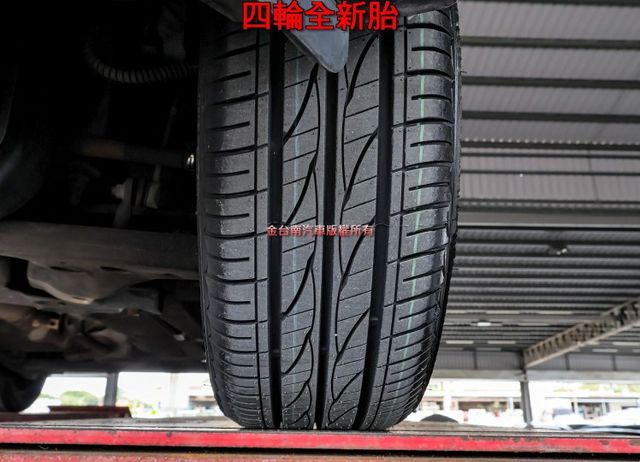 自排旗艦版 一年只跑7千多 四輪全新胎 全車原板件 ABS 雙安 影音系統 NAVI 前後雙雷達 不用殺價就很便宜!  第18張相片