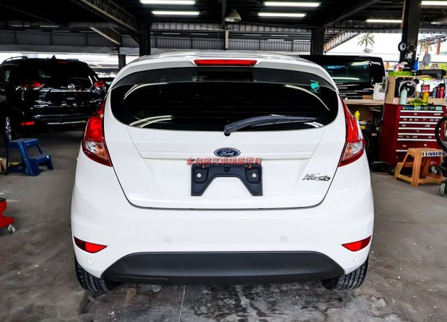 時尚型 少跑里程保證 車況超好 影音系統 衛星導航 TCS ABS 雙安 代步通勤好選擇 可全貸 不用殺價就很便宜!  第3張相片