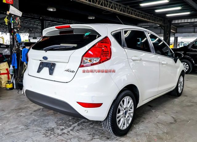 時尚型 少跑里程保證 車況超好 影音系統 衛星導航 TCS ABS 雙安 代步通勤好選擇 可全貸 不用殺價就很便宜!  第4張相片