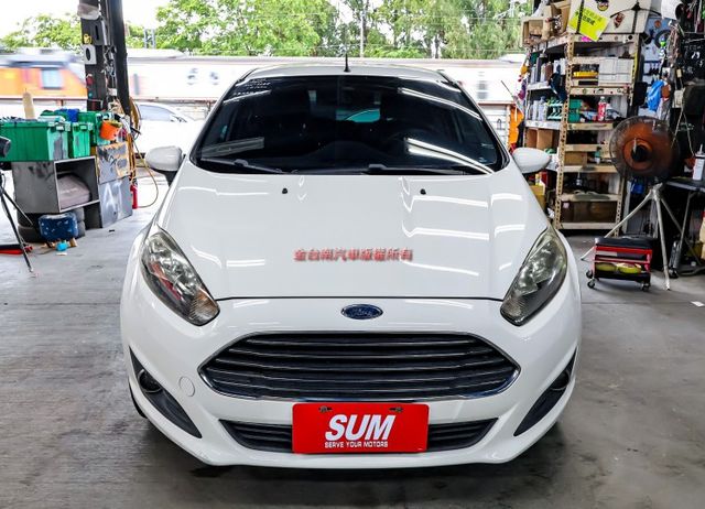 時尚型 少跑里程保證 車況超好 影音系統 衛星導航 TCS ABS 雙安 代步通勤好選擇 可全貸 不用殺價就很便宜!  第6張相片