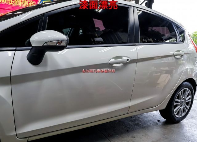 時尚型 少跑里程保證 車況超好 影音系統 衛星導航 TCS ABS 雙安 代步通勤好選擇 可全貸 不用殺價就很便宜!  第8張相片