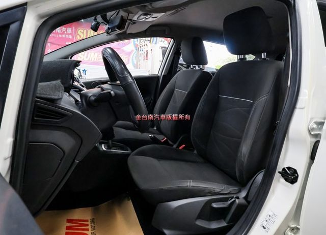 時尚型 少跑里程保證 車況超好 影音系統 衛星導航 TCS ABS 雙安 代步通勤好選擇 可全貸 不用殺價就很便宜!  第10張相片
