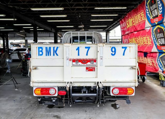 框式 只跑2.5萬 循跡防滑 視野輔助  摺疊升降尾門 倒車顯影 原廠保養 可全貸!  第3張相片