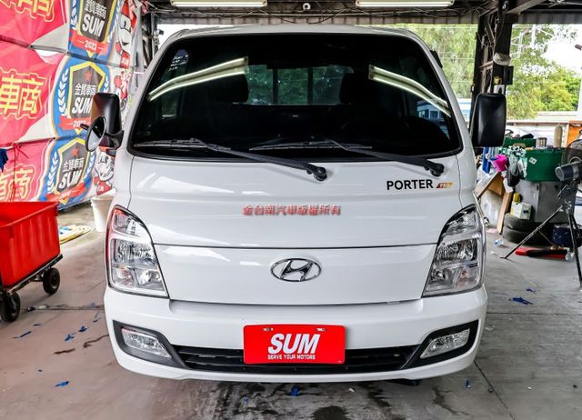 框式 只跑2.5萬 循跡防滑 視野輔助  摺疊升降尾門 倒車顯影 原廠保養 可全貸!  第6張相片