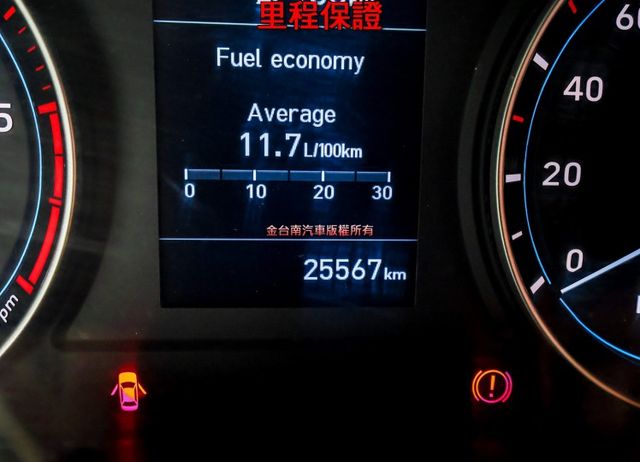 框式 只跑2.5萬 循跡防滑 視野輔助  摺疊升降尾門 倒車顯影 原廠保養 可全貸!  第12張相片