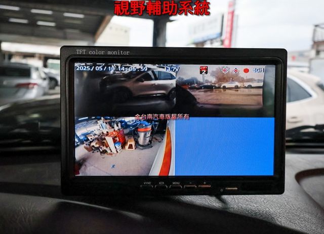 框式 只跑2.5萬 循跡防滑 視野輔助  摺疊升降尾門 倒車顯影 原廠保養 可全貸!  第13張相片