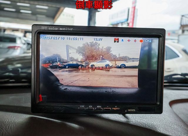 框式 只跑2.5萬 循跡防滑 視野輔助  摺疊升降尾門 倒車顯影 原廠保養 可全貸!  第14張相片