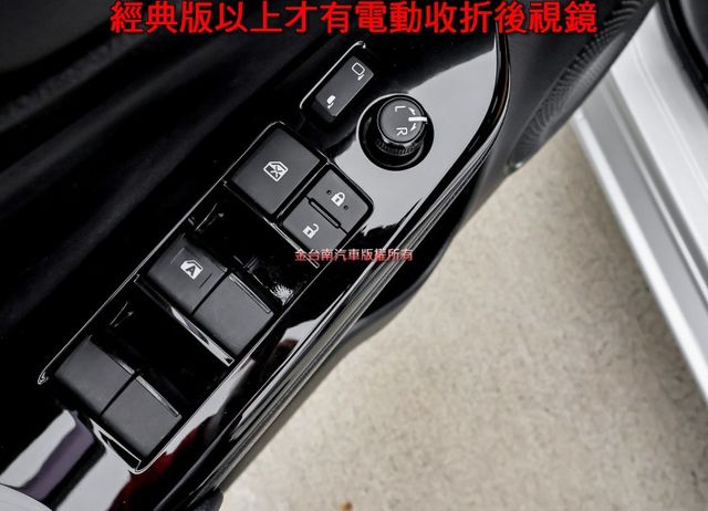 23/9出廠 經典版 只跑2.3萬 TCS ABS 車載系統 中控螢幕 電折 九安 里程保證 可全貸!  第9張相片