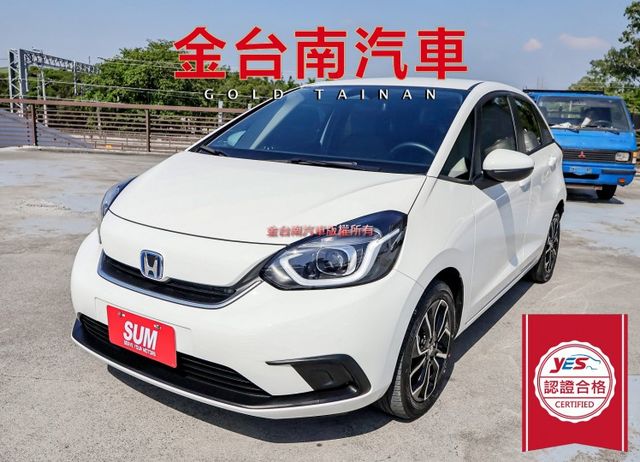 油電 25年式 使用約半年 只跑9千 ACC AEB 車道維持 盲點 車載系統 恆溫 一手車 全車原鈑件 可全貸!  第1張相片