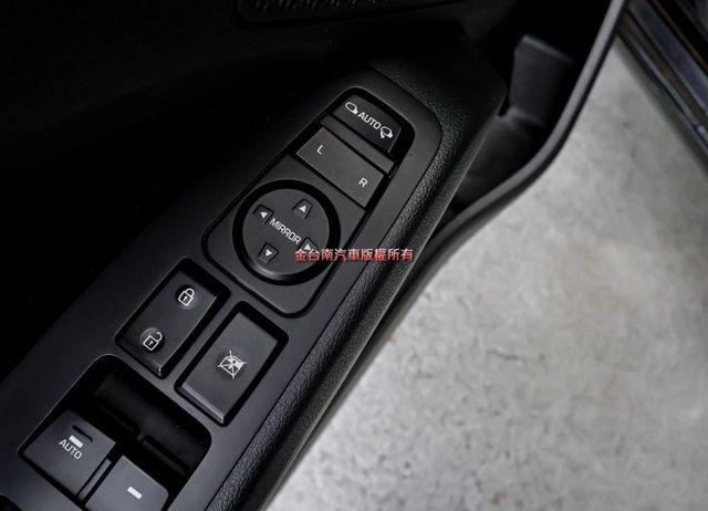 1.6 小改款 一手車 只跑3.6萬 少里程 TCS ABS 影音 衛星導航 六安 里程保證 可全貸!  第8張相片