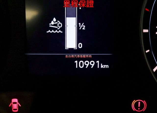 23/7出廠 只跑1萬公里 全車原鈑件 六速手排 搖控尾門 五面帆布 ABS 循跡防滑 跟新車一樣 里程保證  第15張相片