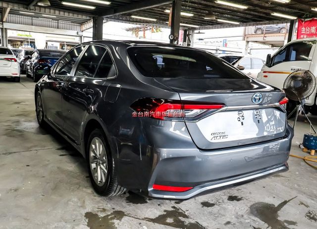 油電 只跑4萬 ACC AEB 車道維持及偏離 盲點 iKEY 恆溫 TCS ABS 九安 一手 全車原鈑件 里程保證!  第2張相片
