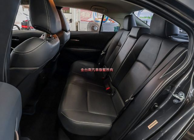 油電 只跑4萬 ACC AEB 車道維持及偏離 盲點 iKEY 恆溫 TCS ABS 九安 一手 全車原鈑件 里程保證!  第9張相片