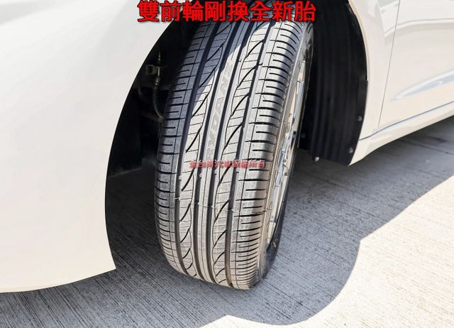 雙前輪剛換新 22年式 8月出-12月領 只跑4.2萬 ACC AEB 車道偏離 盲點 iKEY 車載系統 一手 原鈑件  第7張相片
