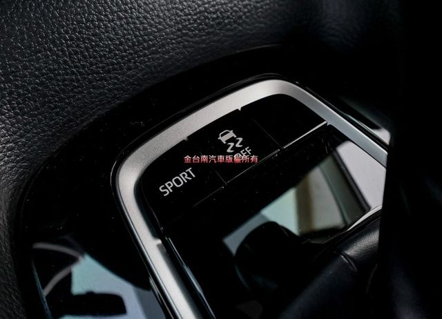 豪華版 只跑1.2萬 ACC AEB 車道維持 iKEY 倒車顯影 車載系統 恆溫 一手 全車原鈑件 原廠保固中!  第18張相片