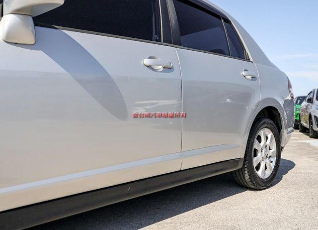 只跑10.7萬 全車原鈑件 影音 衛星導航 倒車顯影 雙安 鋁圈 皮椅 里程保證 代步最佳選擇!  第7張相片