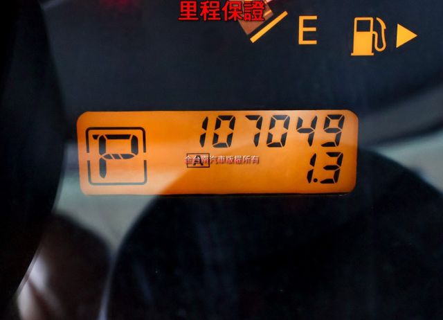 只跑10.7萬 全車原鈑件 影音 衛星導航 倒車顯影 雙安 鋁圈 皮椅 里程保證 代步最佳選擇!  第11張相片