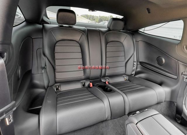 Coupe 4WD 無菸車 AMG套件 只跑10.7萬 盲點 定速 TCS 雙記憶電熱椅 LED頭燈 iKEY 原鈑件  第11張相片