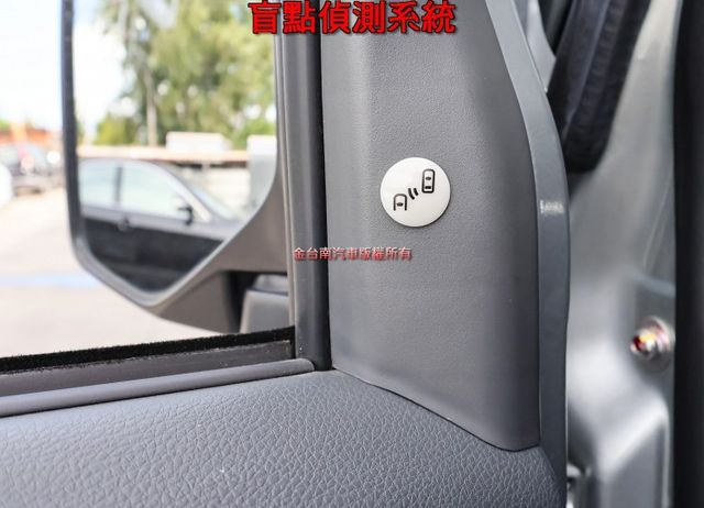 廂式 只跑6千 根本新車 盲點 ABS TCS 全車原鈑件 里程保證 附全額發票 可全貸!  第12張相片