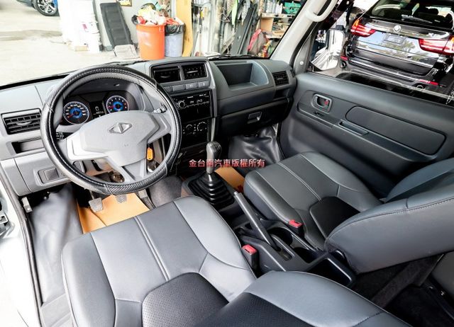 廂式 只跑6千 根本新車 盲點 ABS TCS 全車原鈑件 里程保證 附全額發票 可全貸!  第13張相片