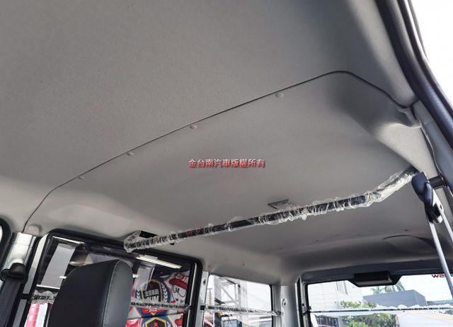 廂式 只跑6千 根本新車 盲點 ABS TCS 全車原鈑件 里程保證 附全額發票 可全貸!  第19張相片