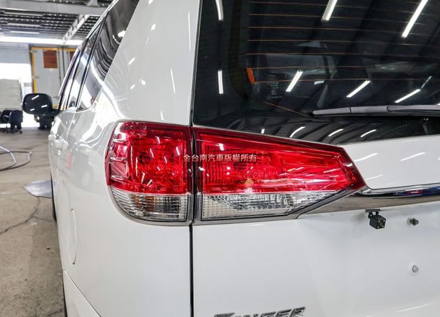 精緻版 只跑8.8萬 定速 ABS TCS 後座冷氣 收折後視鏡 全車原鈑件 附全額發票 打拼事業好幫手!  第7張相片