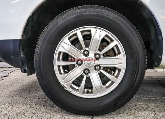 精緻版 只跑8.8萬 定速 ABS TCS 後座冷氣 收折後視鏡 全車原鈑件 附全額發票 打拼事業好幫手!  第9張相片