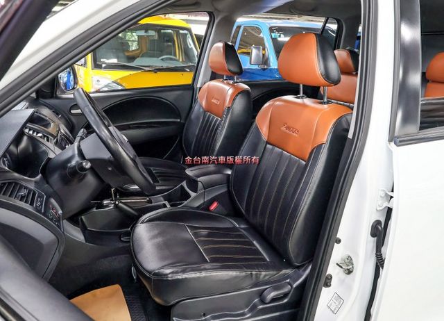 精緻版 只跑8.8萬 定速 ABS TCS 後座冷氣 收折後視鏡 全車原鈑件 附全額發票 打拼事業好幫手!  第10張相片