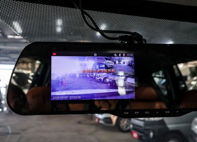 精緻版 只跑8.8萬 定速 ABS TCS 後座冷氣 收折後視鏡 全車原鈑件 附全額發票 打拼事業好幫手!  第15張相片