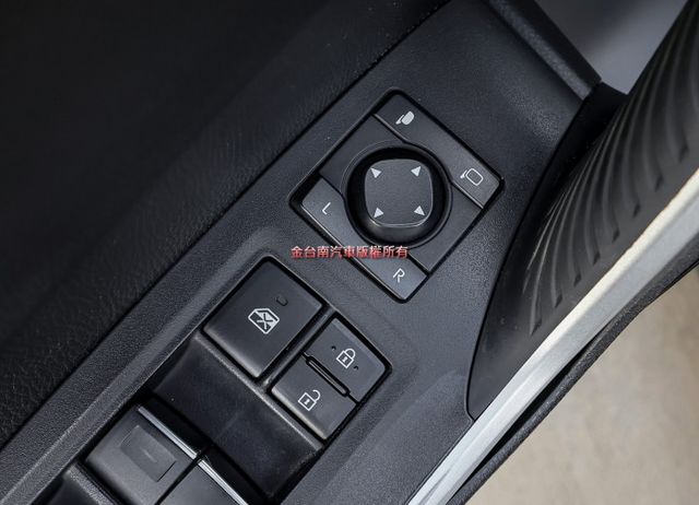 旗艦版 ACC AEB 車道偏離 衛星導航 環景 記憶椅 雙電熱椅 iKEY 盲點 HUD 一手車 原鈑件 可全貸!  第12張相片
