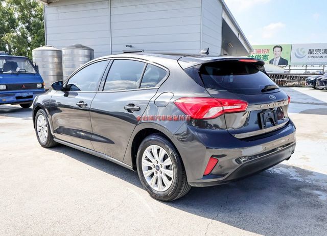 五門 一手車 只跑5.2萬 盲點 車載系統 恆溫 定速 TCS ABS 六安 里程保證 不用殺價就很便宜!  第2張相片