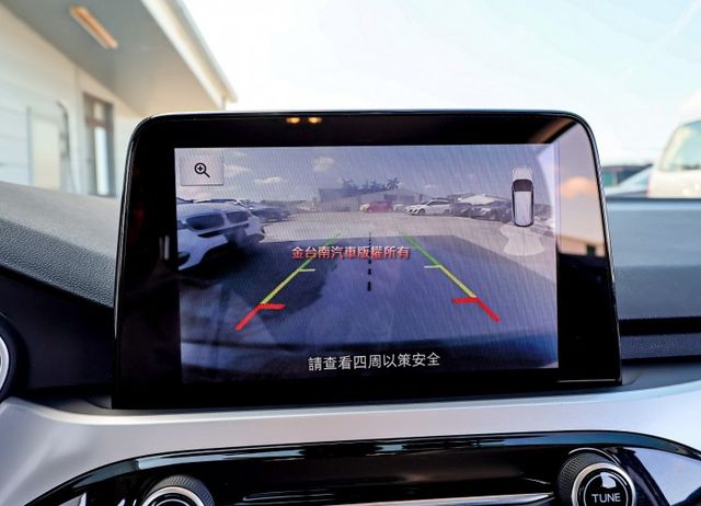 五門 一手車 只跑5.2萬 盲點 車載系統 恆溫 定速 TCS ABS 六安 里程保證 不用殺價就很便宜!  第17張相片