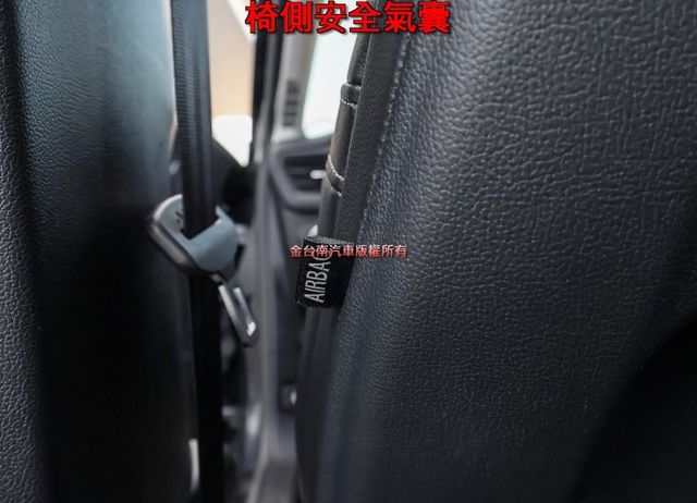 五門 一手車 只跑5.2萬 盲點 車載系統 恆溫 定速 TCS ABS 六安 里程保證 不用殺價就很便宜!  第19張相片