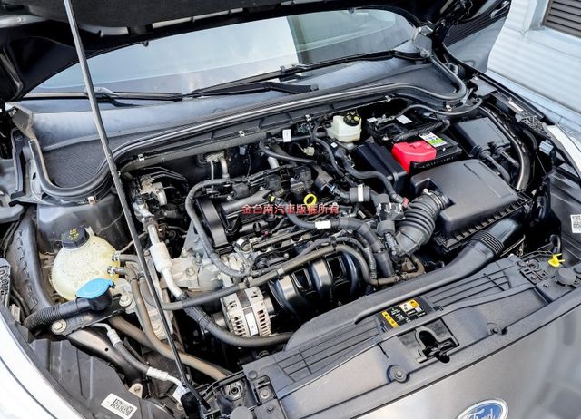 五門 一手車 只跑5.2萬 盲點 車載系統 恆溫 定速 TCS ABS 六安 里程保證 不用殺價就很便宜!  第20張相片