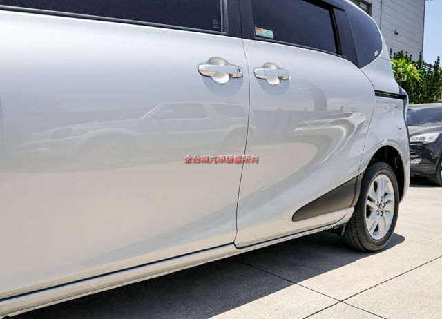 24年式 11月領牌 只跑8千 AEB 車道偏離 iKEY 車載系統 恆溫 TCS 一手 全車原鈑件 原廠保養!  第7張相片