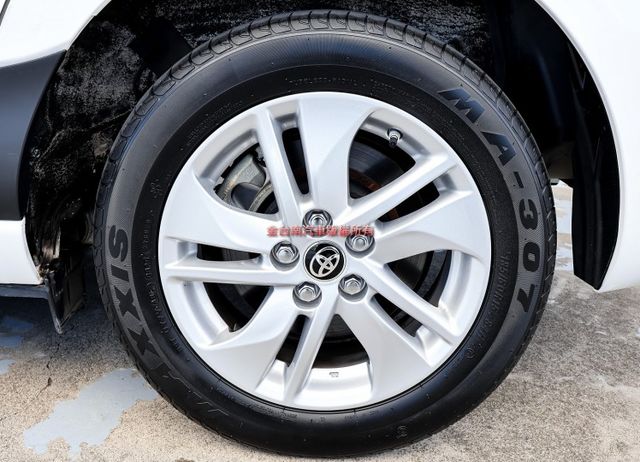 豪華+版 一手車 只跑6萬 全車原板件 電動側滑門 盲點 定速 iKEY 恆溫 可全貸 不用殺價就很便宜!  第7張相片