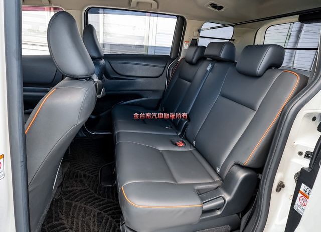 豪華+版 一手車 只跑6萬 全車原板件 電動側滑門 盲點 定速 iKEY 恆溫 可全貸 不用殺價就很便宜!  第9張相片